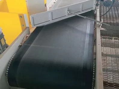 Ленточный конвейер с окнами дозирующий